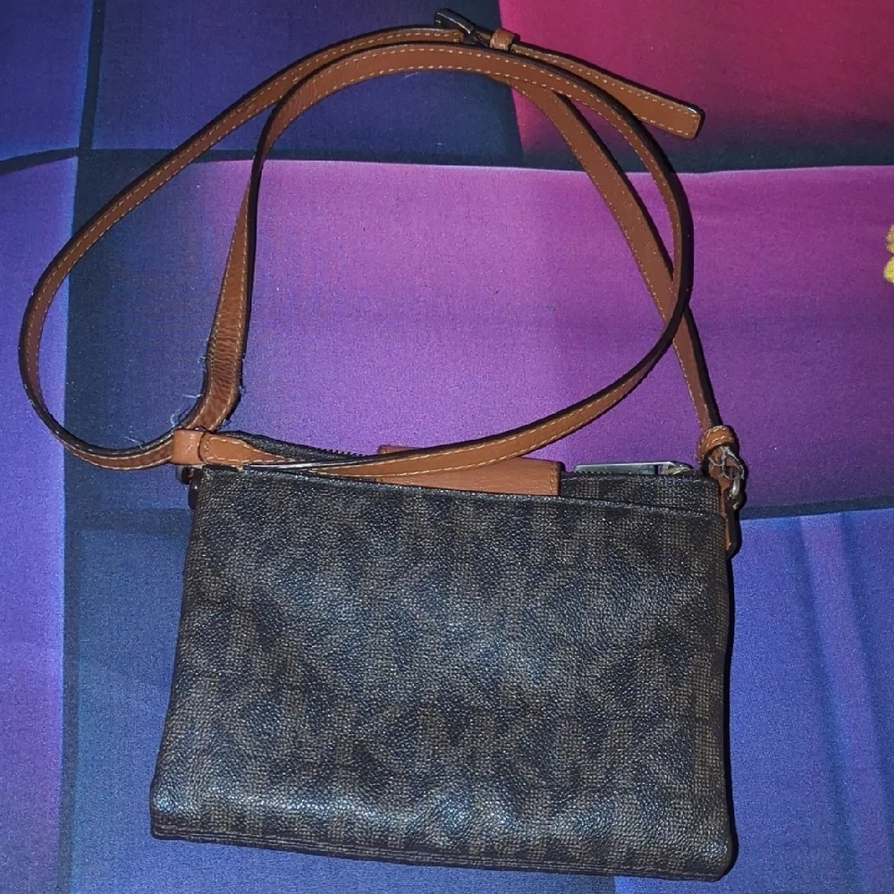 MICHAEL KORS Brown and Small Tan Wallet/Bag*